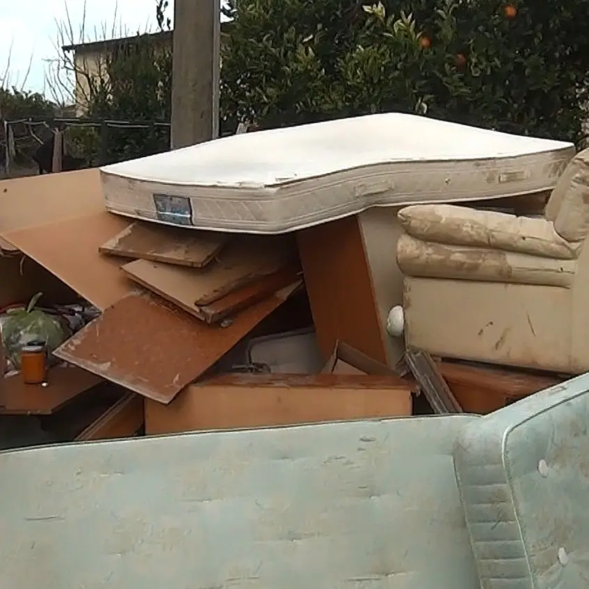 Dopo l’esondazione del Crati\u00A0Sibari prova a rialzarsi: angeli del fango al lavoro mentre parte la conta dei danni\n