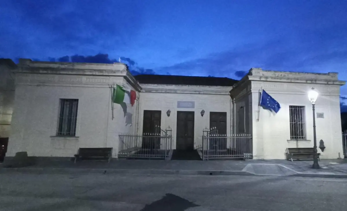 Candidoni, la minoranza contesta l’aumento di stipendio a un dirigente comunale: sospeso il provvedimento in attesa di verifiche\n