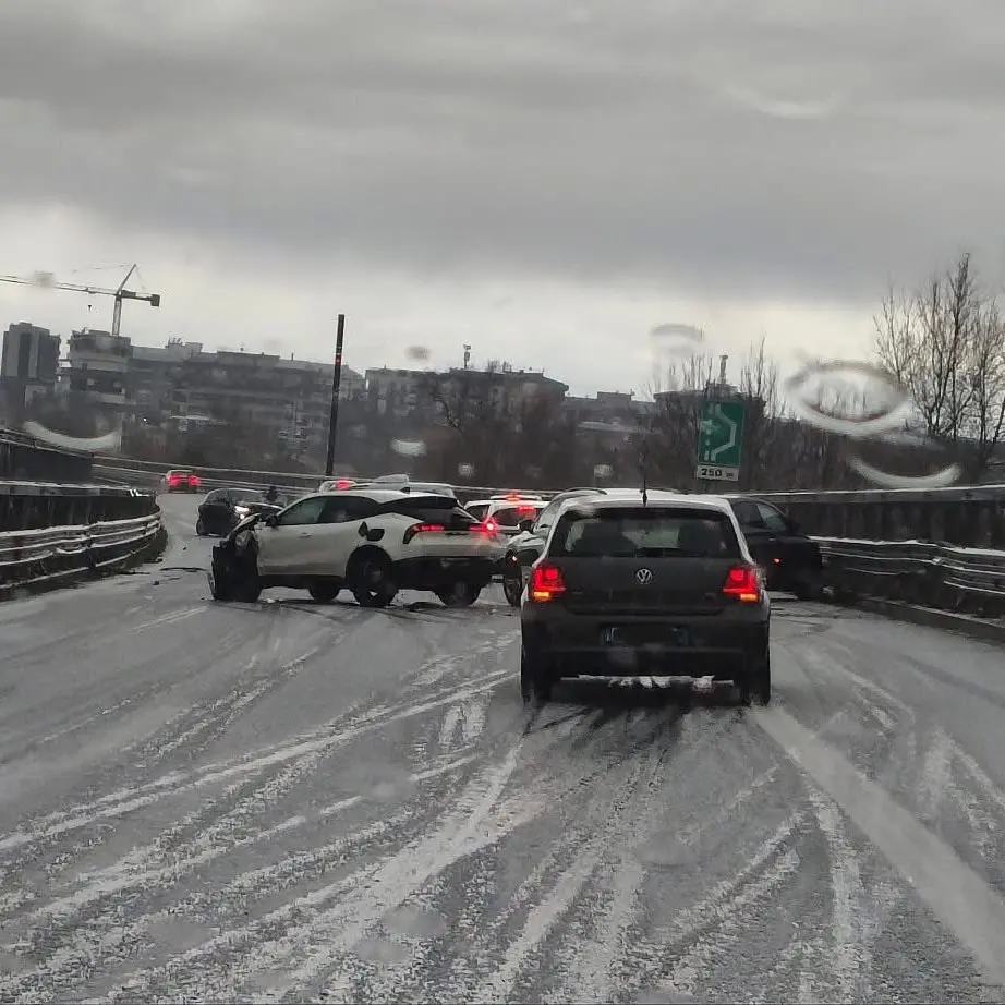 <p>Due incidenti in autostrada a Cosenza a causa di una grandinata: ci sono feriti </p>