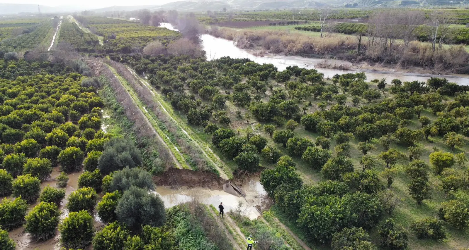 A Corigliano Rossano esonda il Coscile, a rischio l’abitato della frazione Apollinara. Sopralluoghi in corso e case evacuate\n