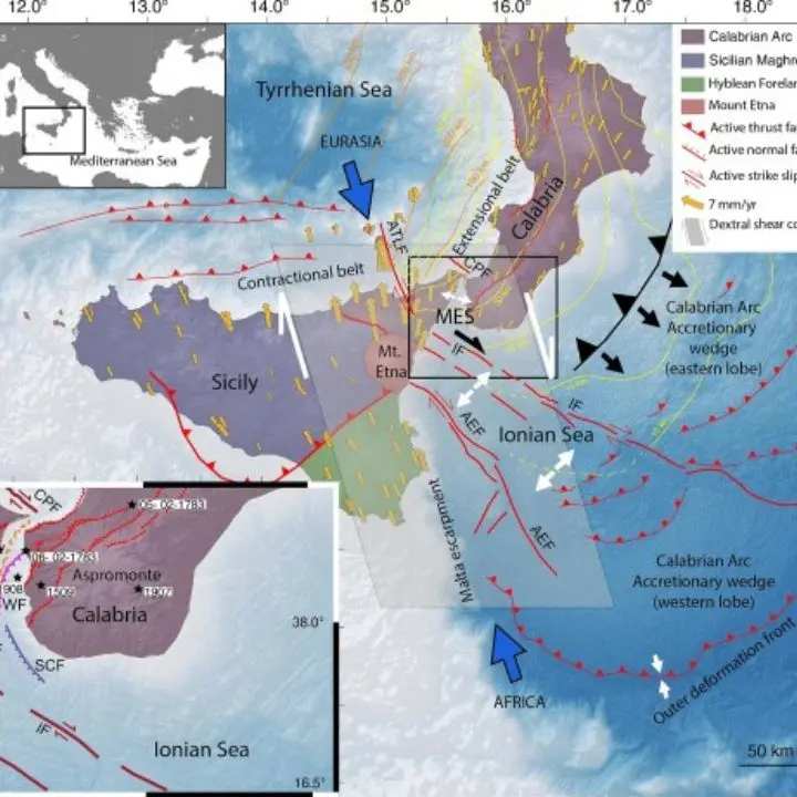 <p>Ponte, sotto lo Stretto di Messina un mosaico di <span style=\"color:hsl(0, 75%, 60%);\">faglie attive</span>: «Terremoti profondi, area instabile»</p>