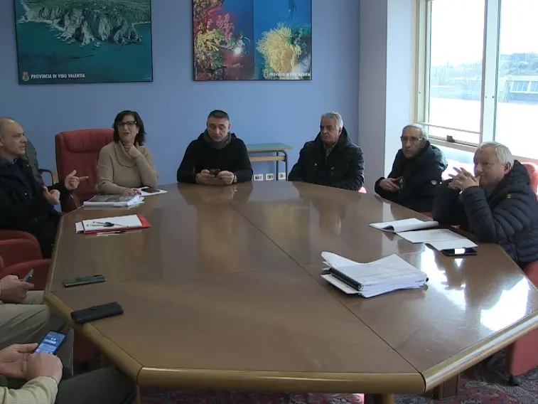 Il maltempo sbriciola le strade del Vibonese, alla Provincia la ricognizione delle emergenze