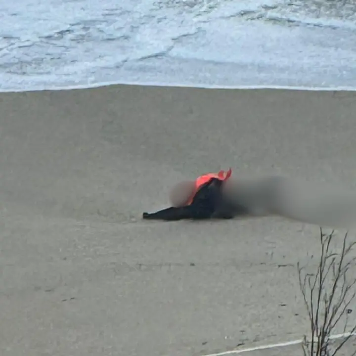 Quel salvagente tra le onde di Tropea, i vescovi calabresi: «Non possiamo tacere davanti a questa tragedia»\n