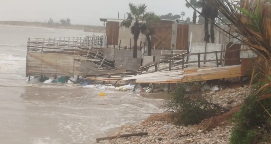 Lidi devastati dalle mareggiate, Assobalneari: «Pioggia di disdette e clima di incertezza tra operatori, s’intervenga»\n