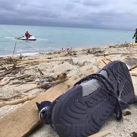 <p>Strage migranti a Cutro, l’ufficiale dei carabinieri: «Eventi ricostruiti minuto per minuto»</p>