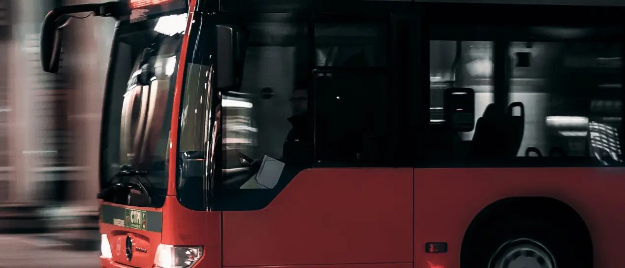 Bus-siamo a casa: un pullman gratuito per riportare i fuorisede in Calabria a Pasqua\n