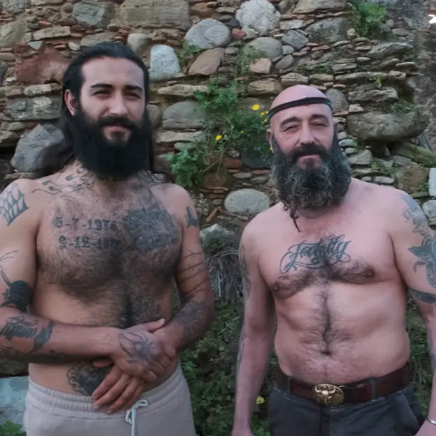 Tra boschi e natura selvaggia, la rivoluzione di Antonio e Nicodemo in Calabria: così hanno riscoperto l’essenza della vita\n