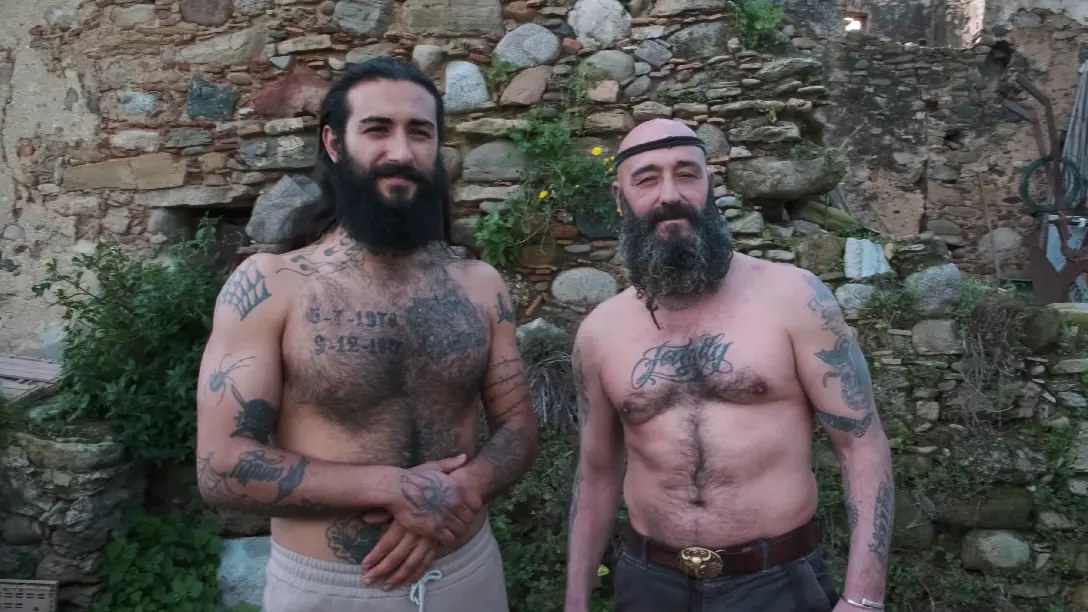 Tra boschi e natura selvaggia, la rivoluzione di Antonio e Nicodemo in Calabria: così hanno riscoperto l’essenza della vita\n