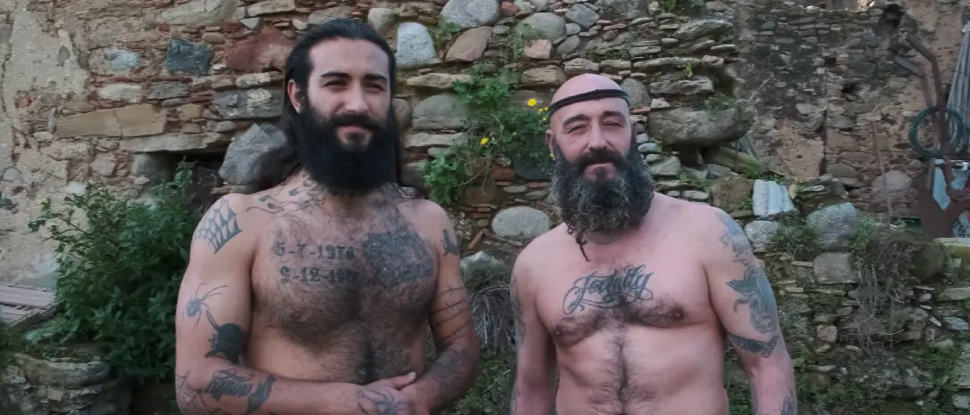 Tra boschi e natura selvaggia, la rivoluzione di Antonio e Nicodemo in Calabria: così hanno riscoperto l’essenza della vita\n