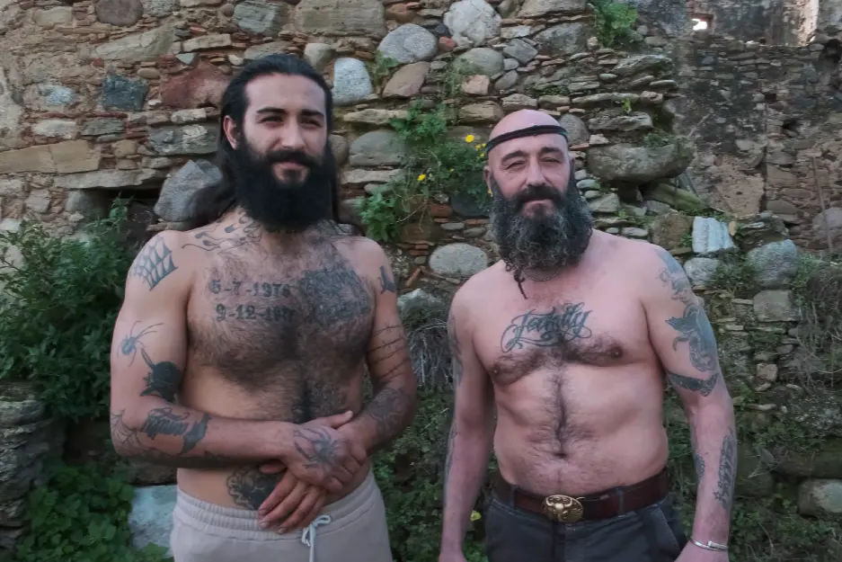 Tra boschi e natura selvaggia, la rivoluzione di Antonio e Nicodemo in Calabria: così hanno riscoperto l’essenza della vita\n