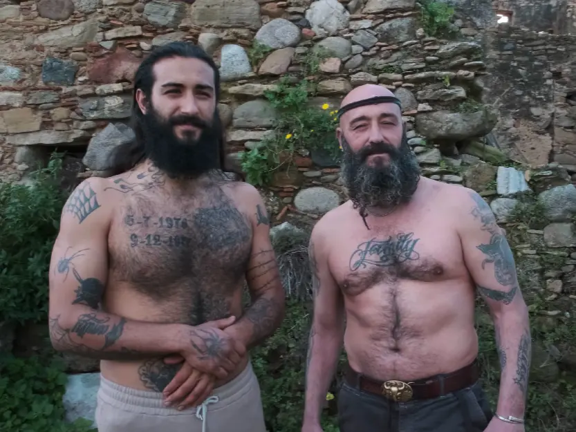 Tra boschi e natura selvaggia, la rivoluzione di Antonio e Nicodemo in Calabria: così hanno riscoperto l’essenza della vita