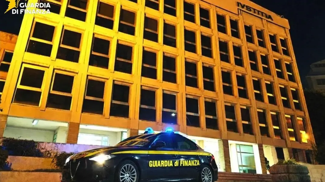 <p><span style=\"color:hsl(0, 75%, 60%);\">False prescrizioni </span>a Lamezia e truffa da 300mila euro all’Asp di Catanzaro: in 16 rinviati a giudizio</p>