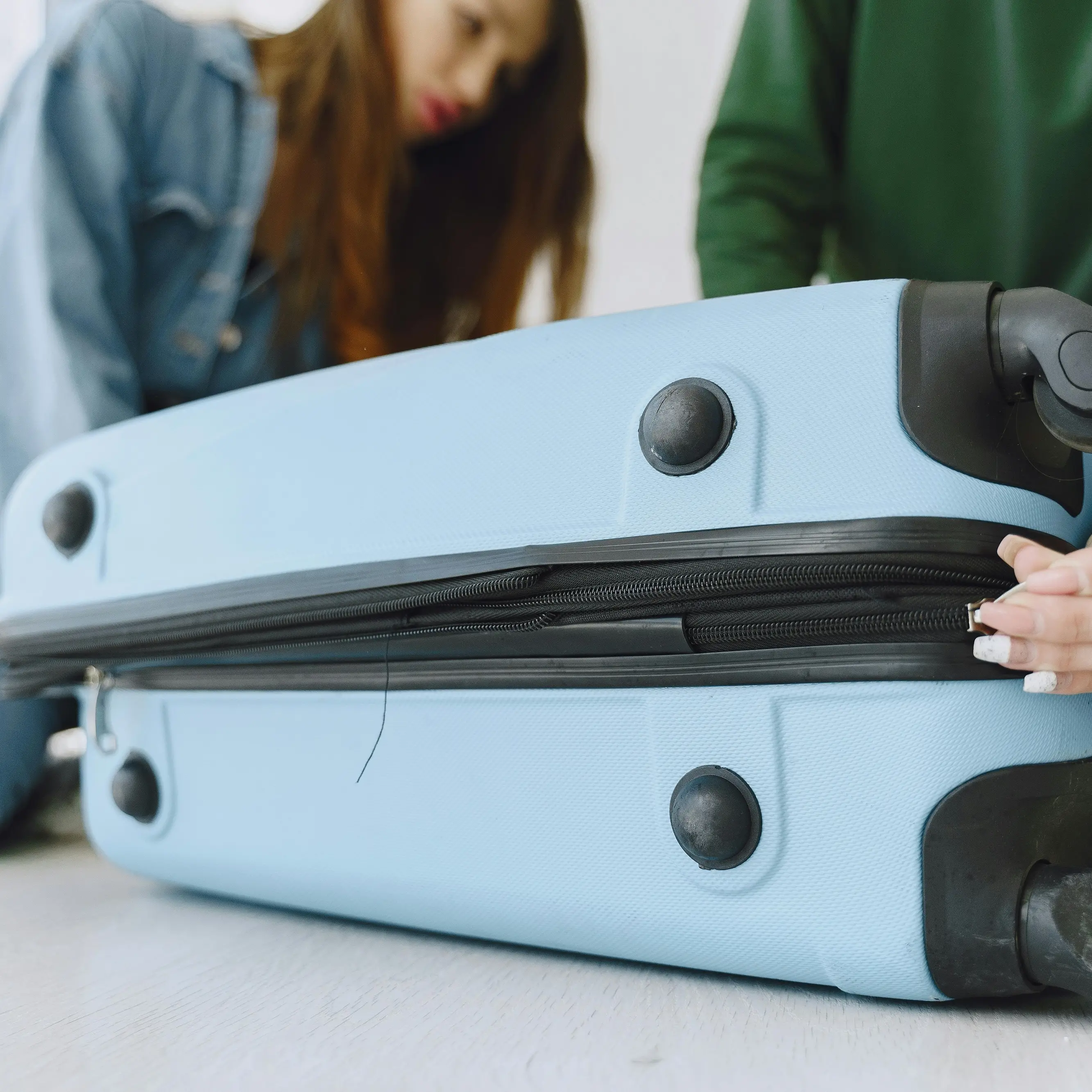 Al Sud e in Calabria\u00A0crescono i “nonni con la valigia”: anziani emigrano per seguire figli e nipoti al Centro-Nord\n