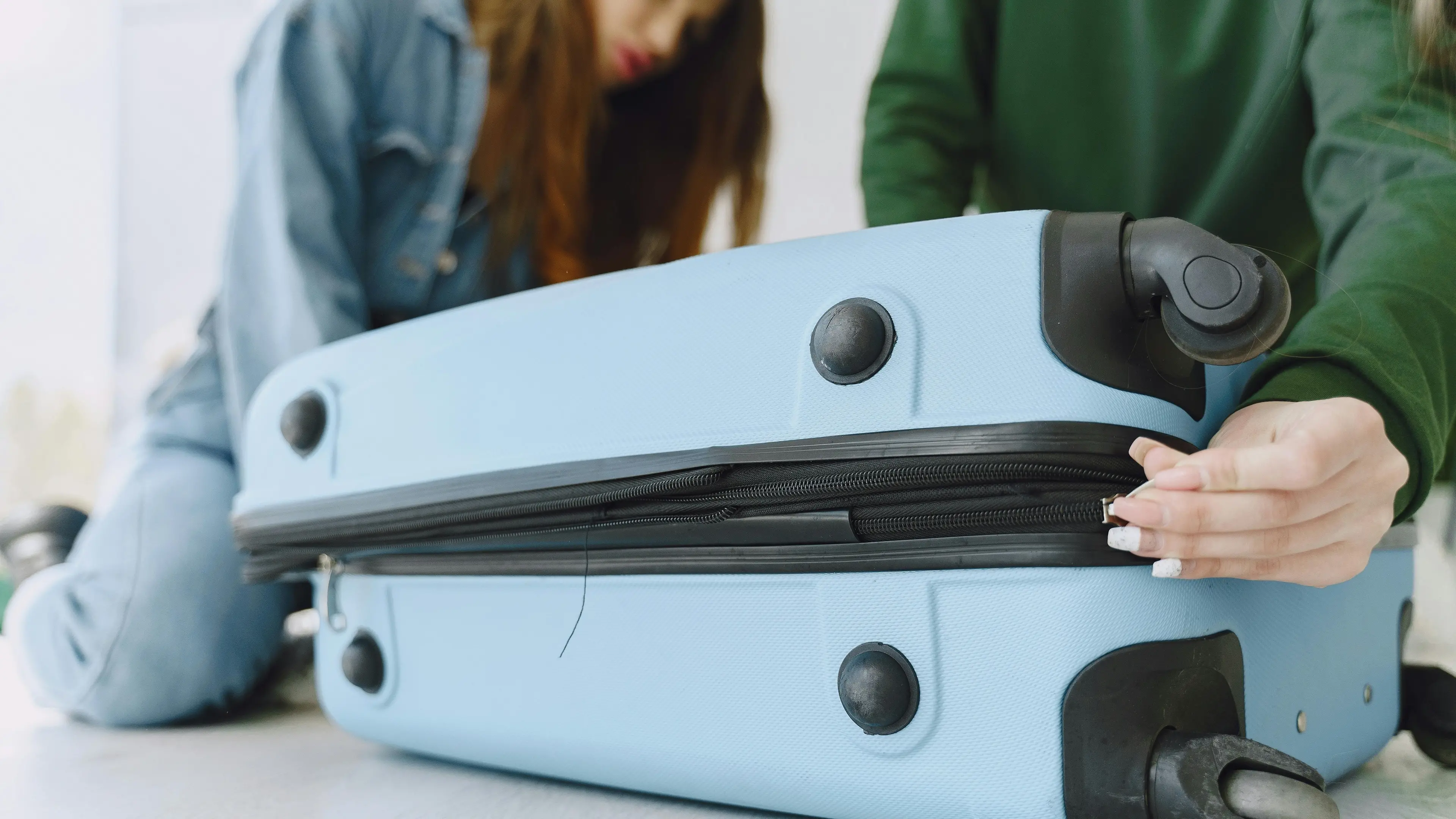 Al Sud e in Calabria\u00A0crescono i “nonni con la valigia”: anziani emigrano per seguire figli e nipoti al Centro-Nord\n