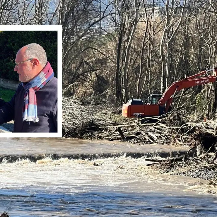 Zumpano, al primo sole ripartono i lavori sulla SP234: avviata la deviazione controllata del fiume\n