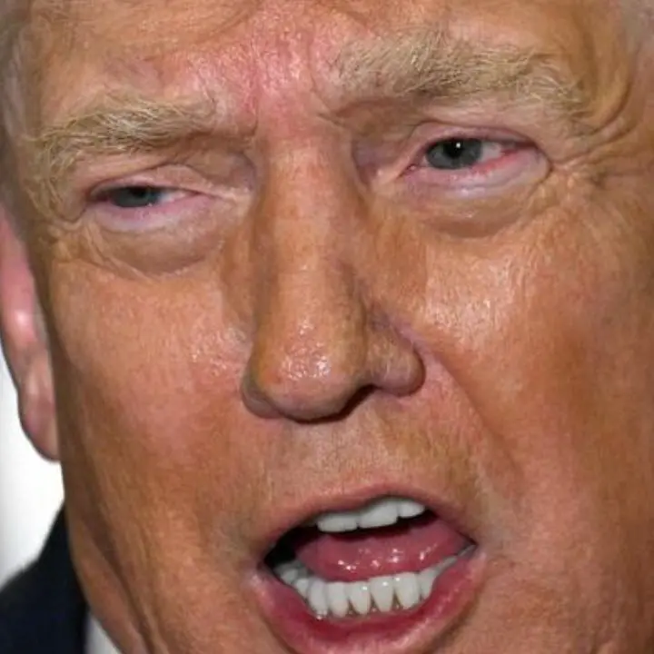 Per Trump il “pugno duro” sull’immigrazione non paga più: consensi al minimo storico e crepe nell’elettorato che lo aveva riportato alla Casa Bianca\n