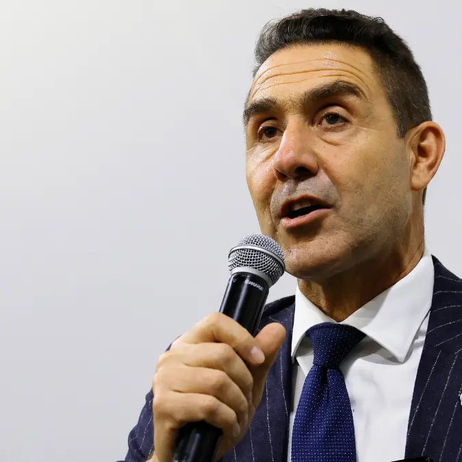 Vannacci al 3,6% scuote il centrodestra: Futuro Nazionale\u00A0cresce, FdI e Lega arretrano nei sondaggi SWG\n