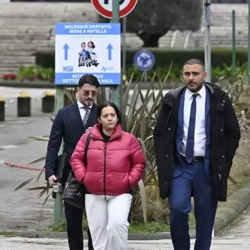 La lotta per la vita del bambino dal cuore bruciato: un organo compatibile, una madre richiamata nella notte, l’Italia che aspetta senza respirare\n