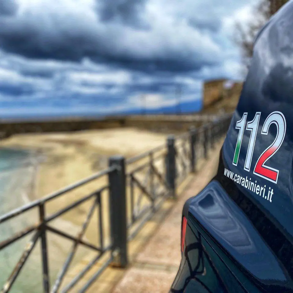 Pizzo, nonostante i domiciliari e il divieto di avvicinamento va nel negozio dove lavora la moglie e la minaccia di morte: arrestato\n