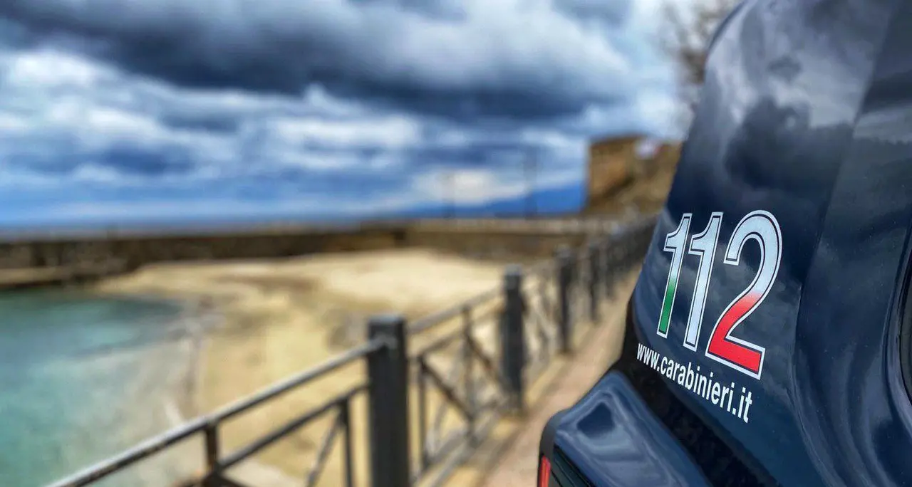 Pizzo, nonostante i domiciliari e il divieto di avvicinamento va nel negozio dove lavora la moglie e la minaccia di morte: arrestato\n