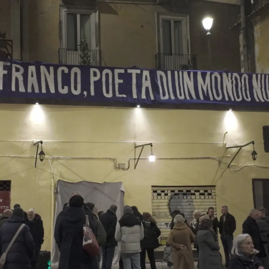 <p>La scissione dell’atomo verbale. Settant’anni di <span style=\"color:hsl(0, 75%, 60%);\">Franco Dionesalvi</span>, chirurgo del senso</p>