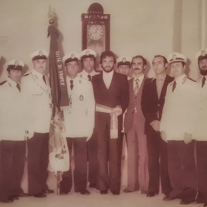 Tropea, deceduto lo storico comandante della municipale Vittorio Garzulli. Il commosso ricordo dell’ex sindaco Pino Romano\n