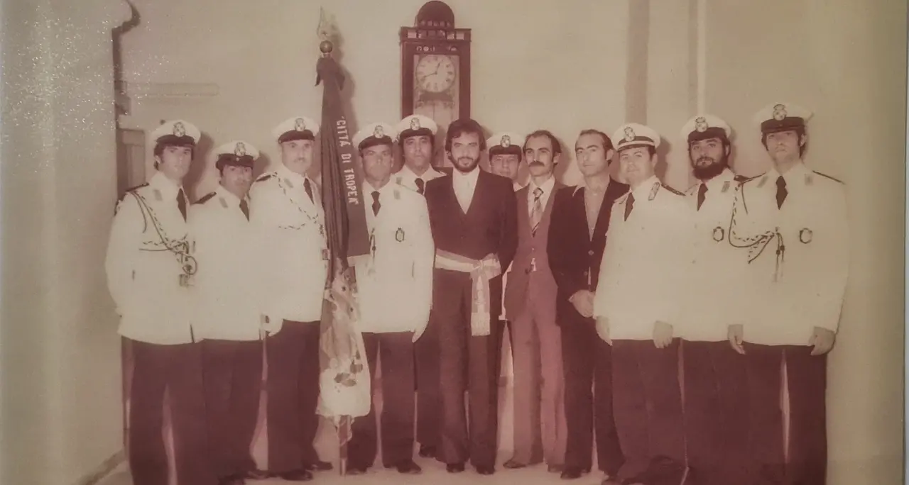 Tropea, deceduto lo storico comandante della municipale Vittorio Garzulli. Il commosso ricordo dell’ex sindaco Pino Romano\n