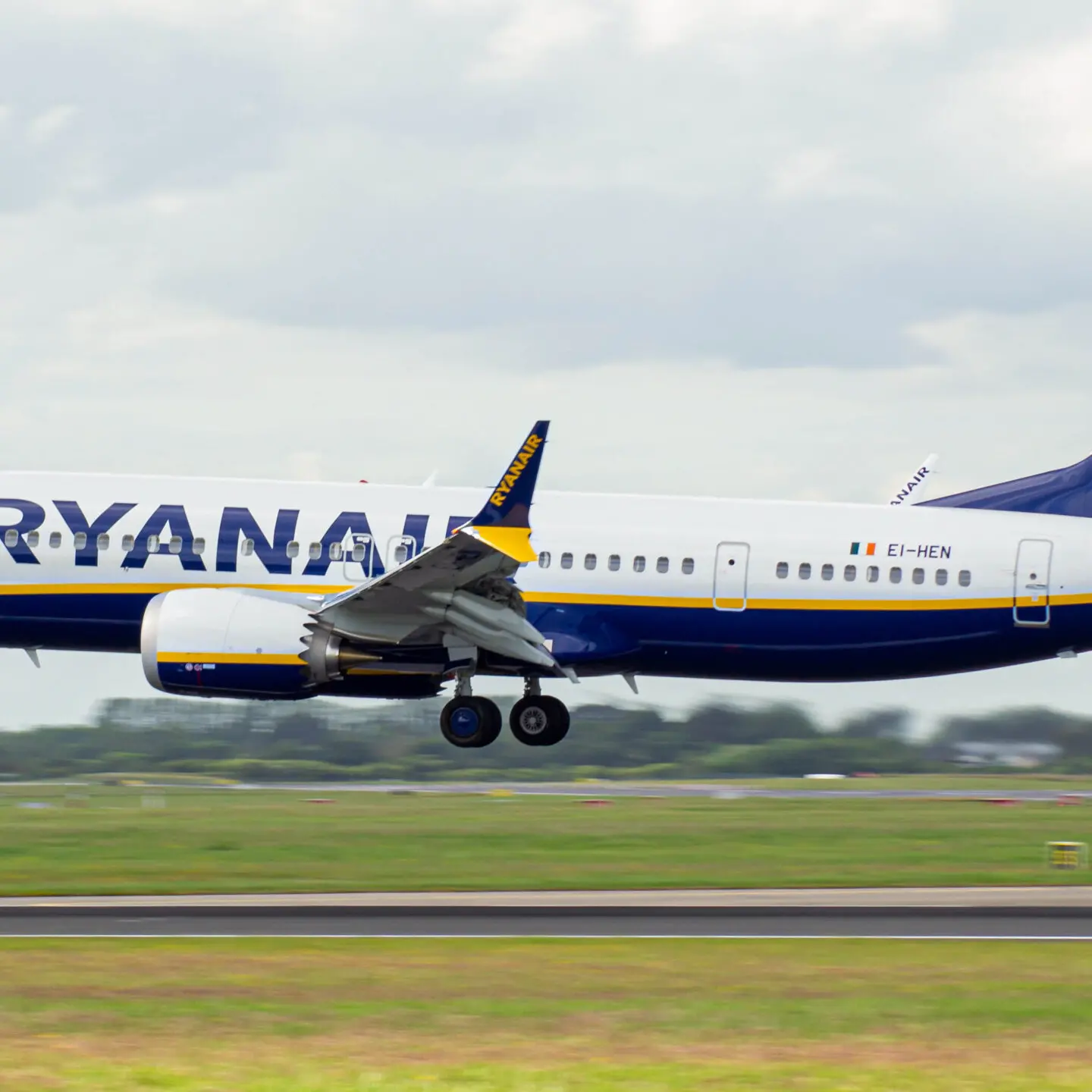 <p>Aeroporti, <span style=\"color:hsl(0, 75%, 60%);\">Ryanair </span>investe 400 milioni di dollari in Calabria: ecco tutti i voli per l’estate 2026</p>