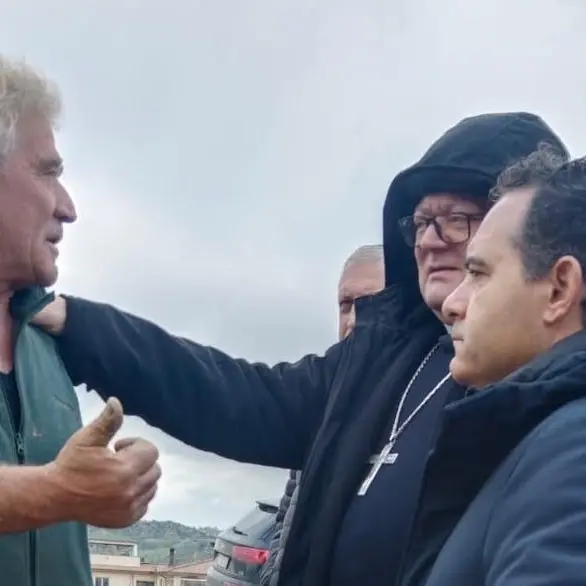 <p>Il vescovo in visita alle famiglie colpite dall'alluvione a Tarsia: «Nessuno resti solo, ora servono fatti»</p>