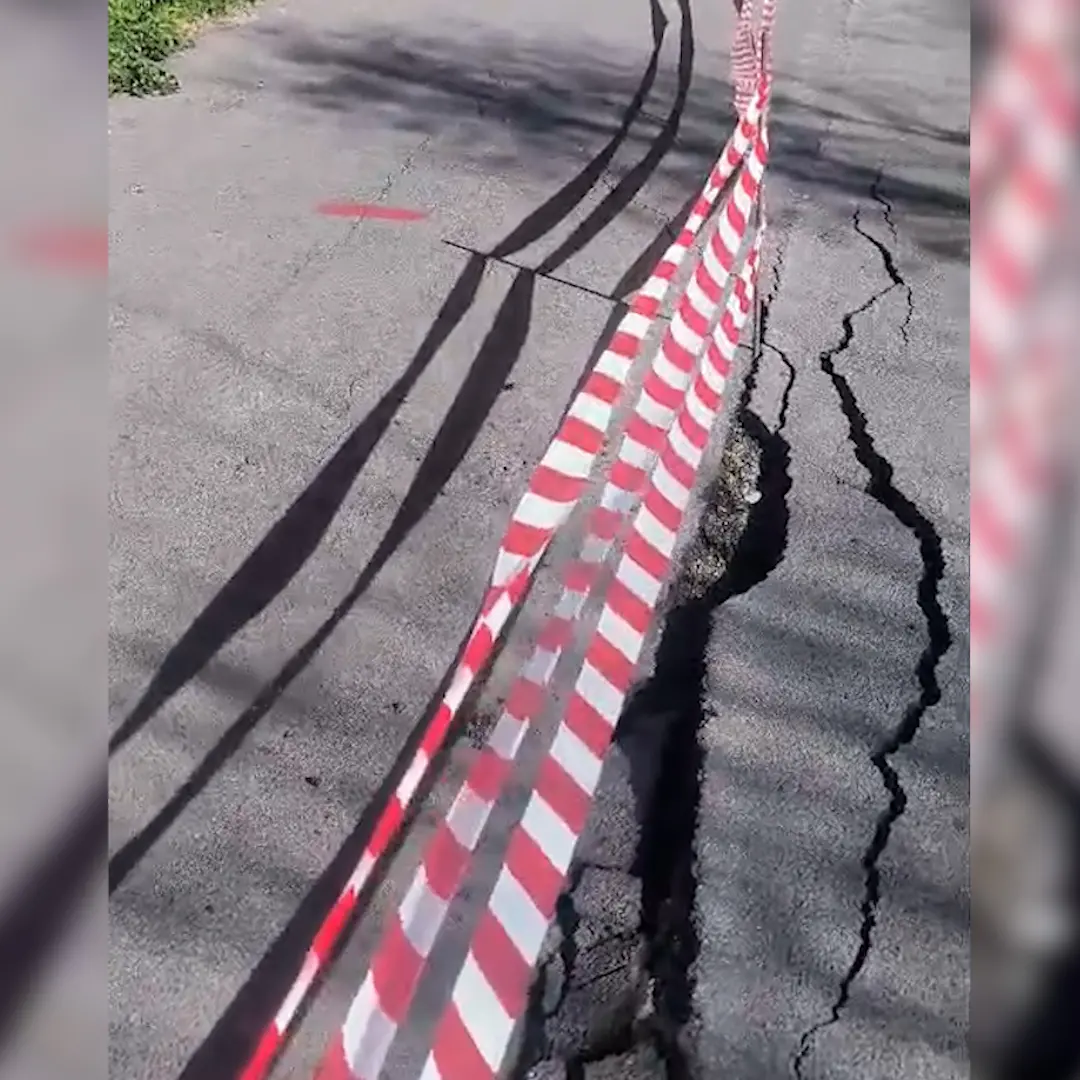 Ancora una frana nel Cosentino, voragine in località Mercuri a Orsomarso: strada chiusa al transito\n