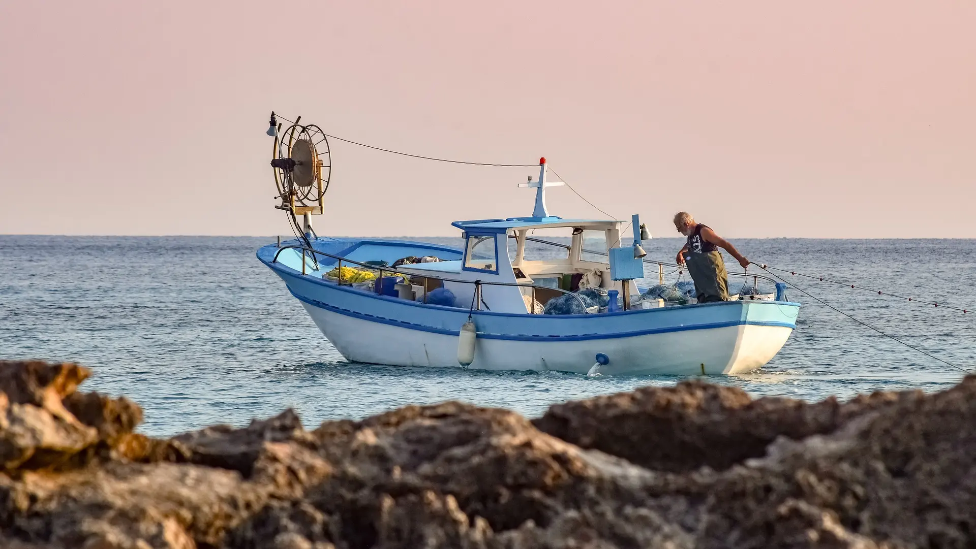 Il grido di dolore dei pescatori calabresi: «Settore in ginocchio. Aspettiamo interventi concreti»\n