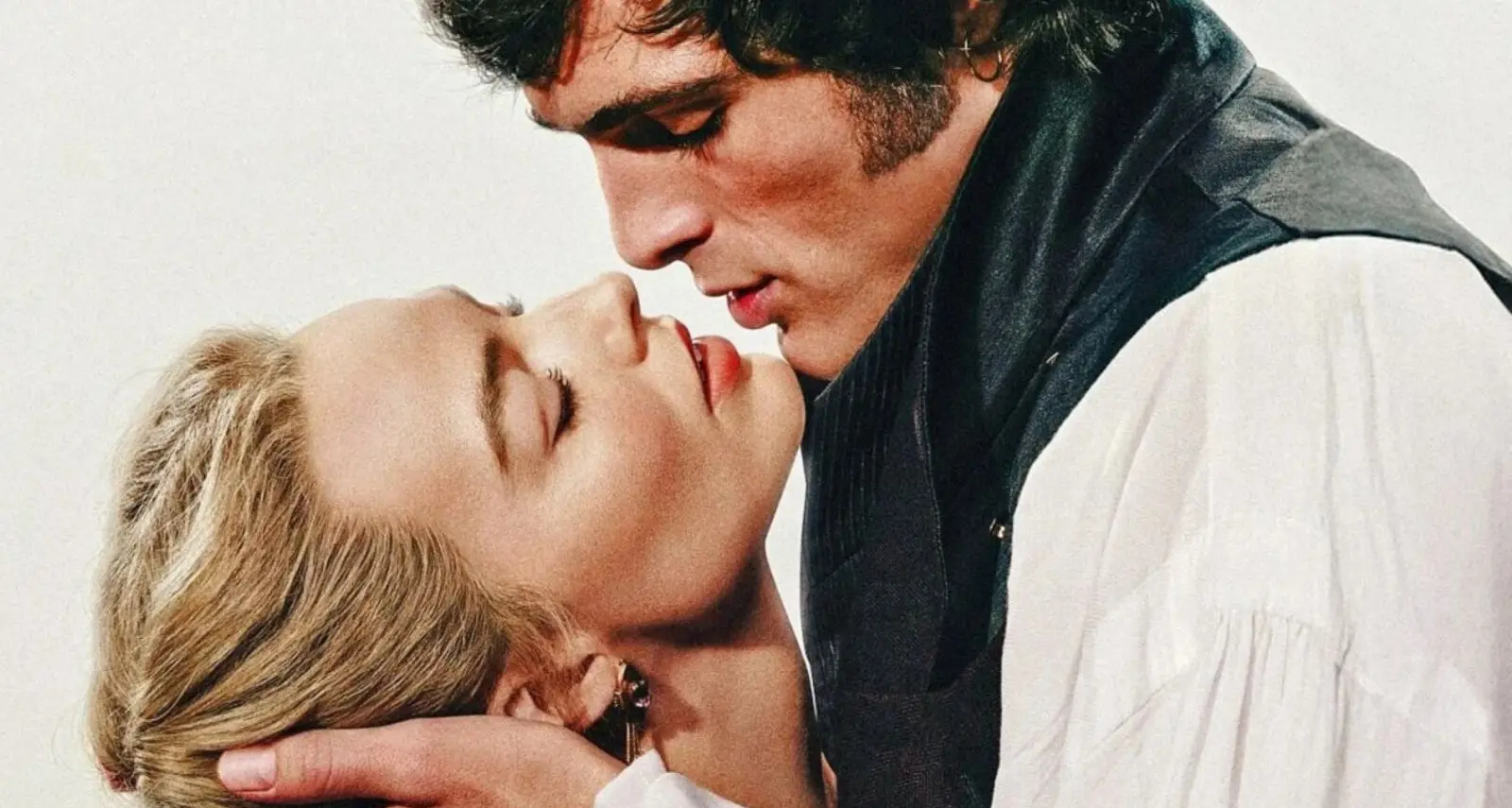 Che abbiamo fatto di male per meritarci il “Cime tempestose” di Emerald Fenner?\n