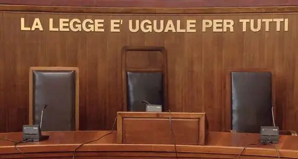 Giovane sequestrato, legato a una sedia e preso a martellate: 7 condanne a Crotone –\u00A0NOMI\n