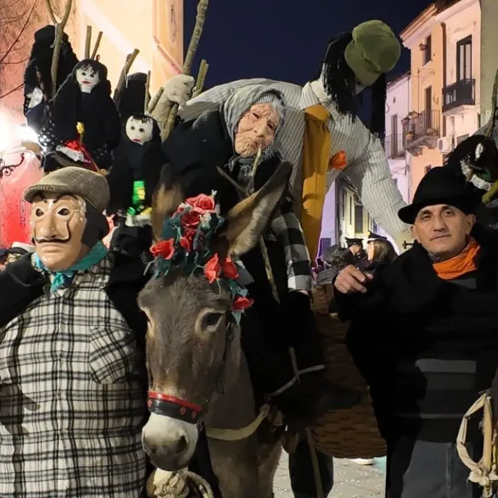 Laino Borgo espone “’A Corajisima”: la Quaresima diventa rito di comunità\n