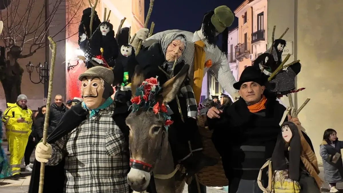 Laino Borgo espone “’A Corajisima”: la Quaresima diventa rito di comunità\n