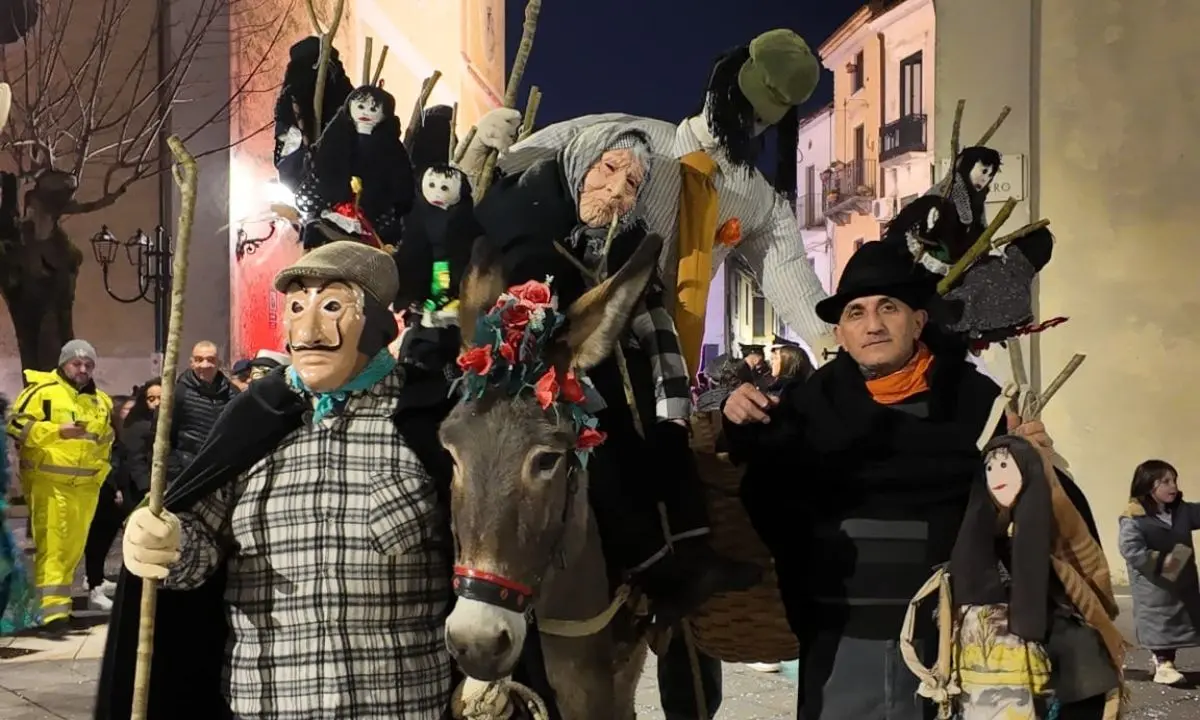 Laino Borgo espone “’A Corajisima”: la Quaresima diventa rito di comunità\n