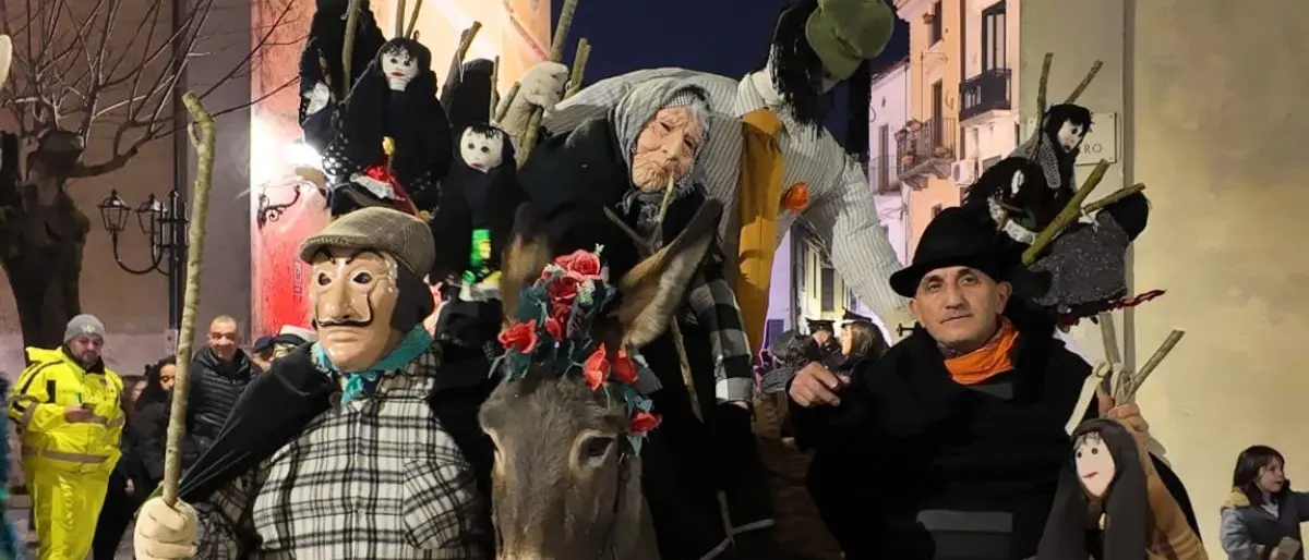 Laino Borgo espone “’A Corajisima”: la Quaresima diventa rito di comunità\n