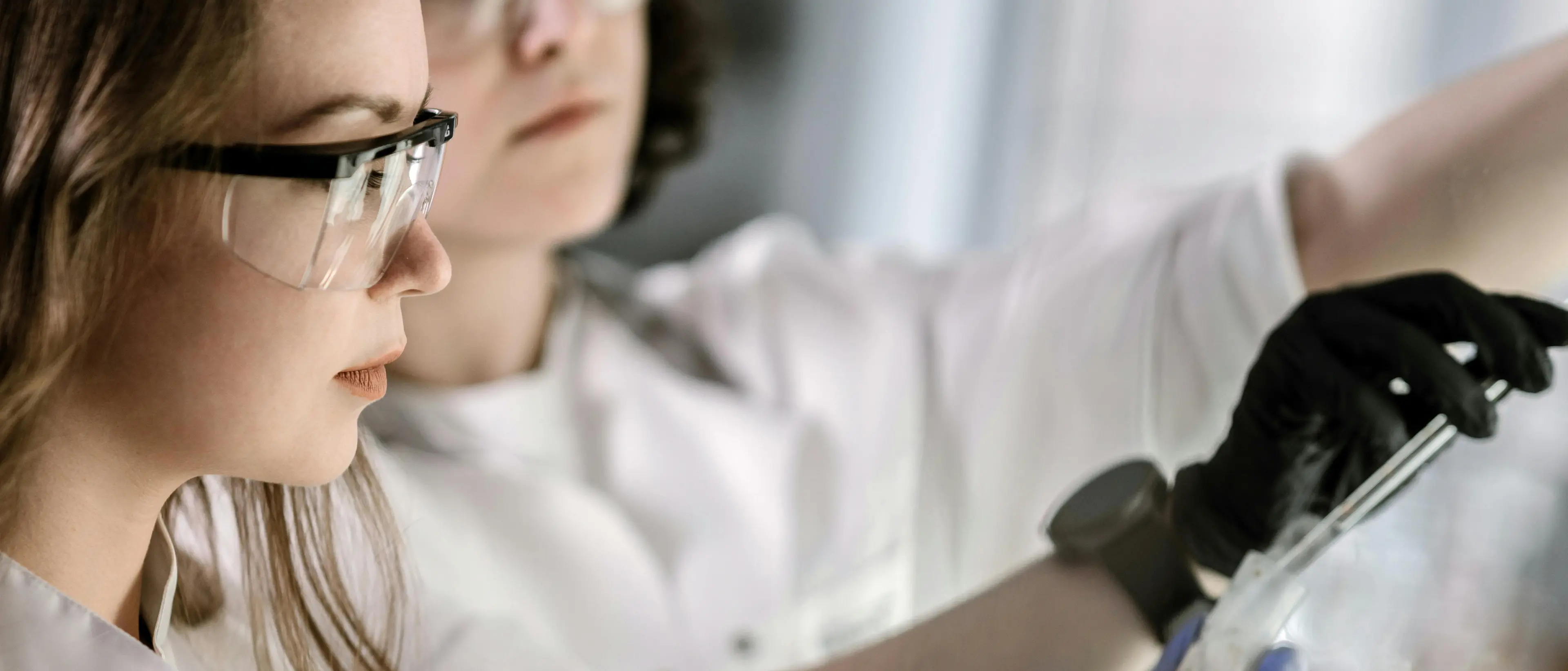 Nuovi studi sull’Alzheimer, un esame del sangue prevede l’inizio dei sintomi\n