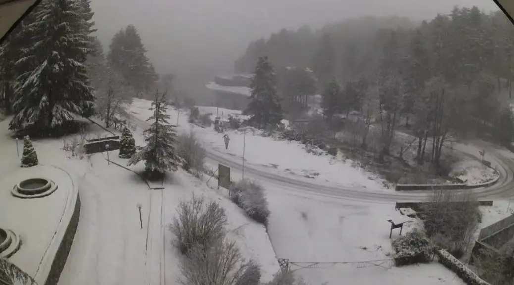 Il ciclone Pedro in Calabria porta temporali, grandinate e forti raffiche di vento. In Sila e Pollino lo spettacolo della neve\n