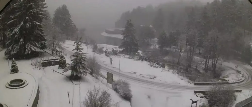 Il ciclone Pedro in Calabria porta temporali, grandinate e forti raffiche di vento. In Sila e Pollino lo spettacolo della neve\n