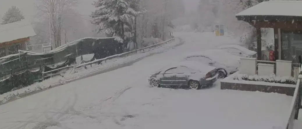Il ciclone Pedro raggiunge la Calabria portando temporali e vento forte. Abbondanti nevicate su Sila e Pollino\n