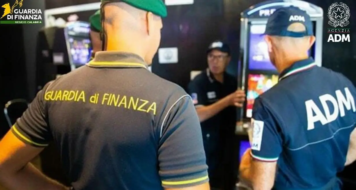 Bovalino, scoperto centro scommesse abusivo: sequestrati apparecchi e giochi vietati\n