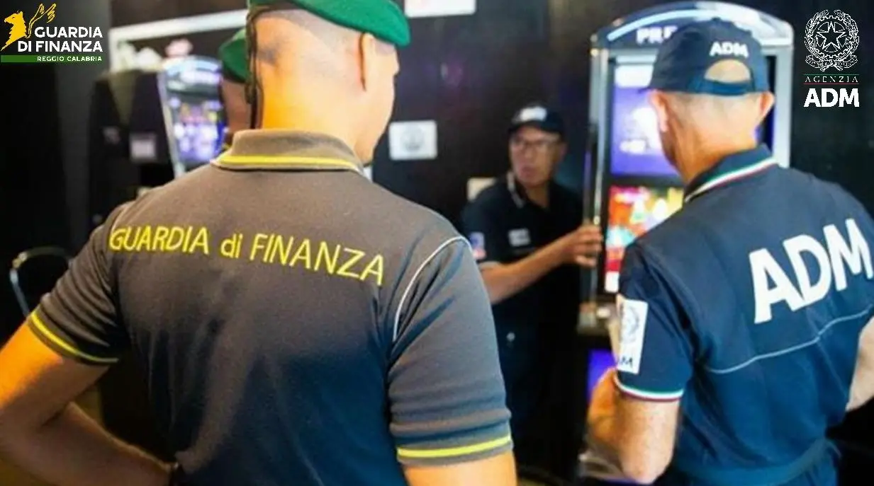 Bovalino, scoperto centro scommesse abusivo: sequestrati apparecchi e giochi vietati\n