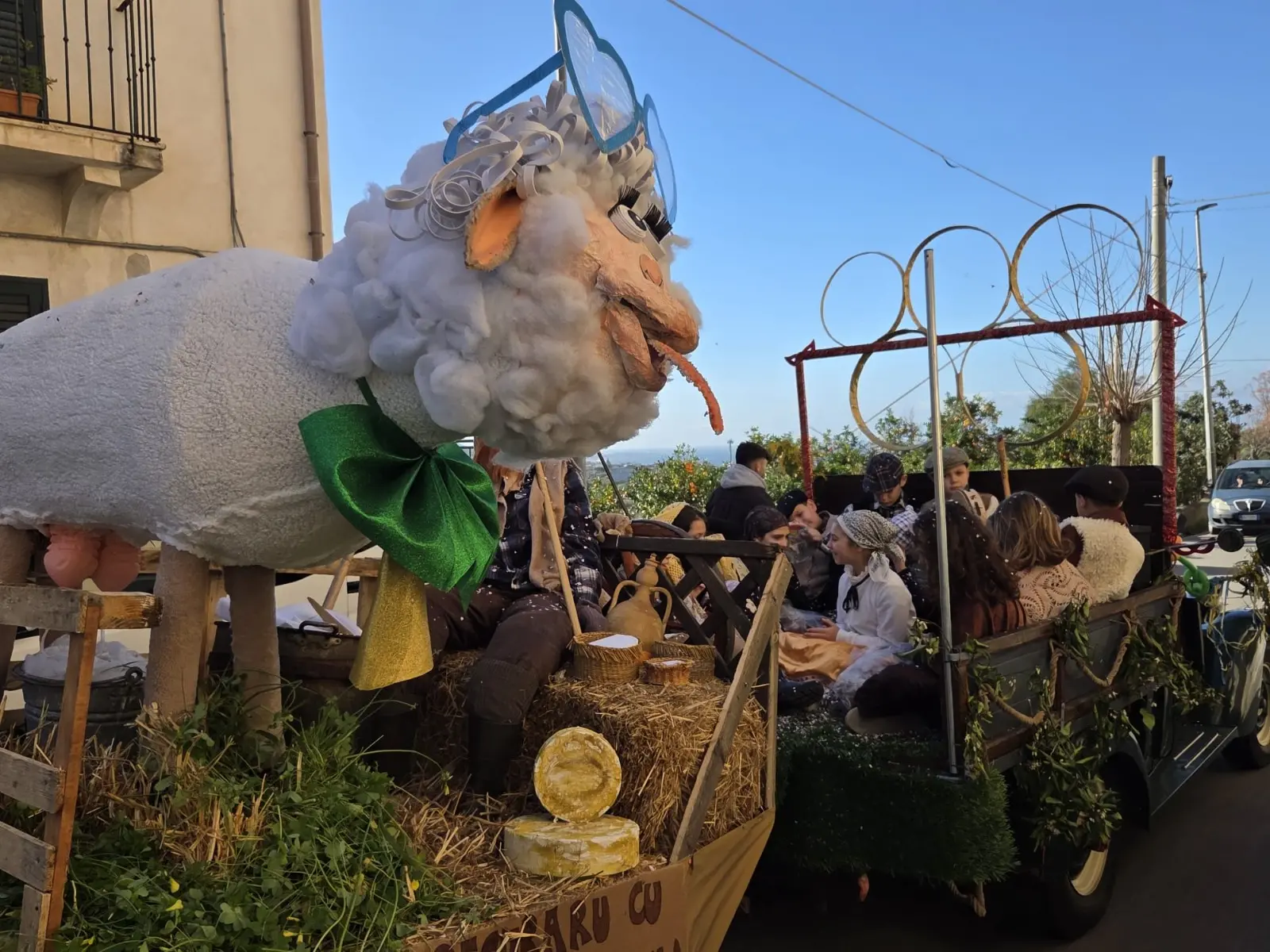 Il Carnevale degli antichi mestieri riempie di musica e allegria Villa San Giuseppe\n