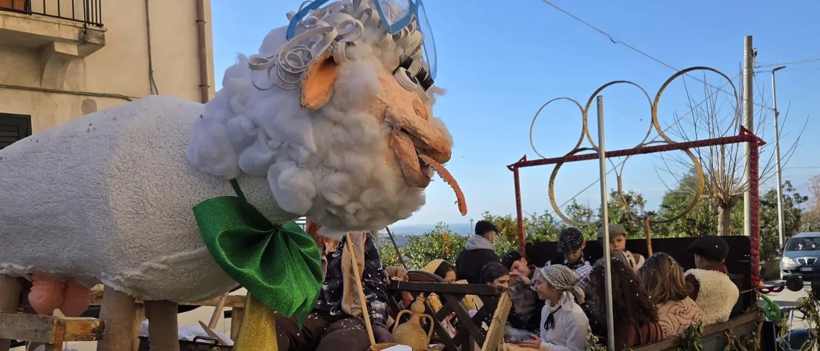 Il Carnevale degli antichi mestieri riempie di musica e allegria Villa San Giuseppe\n