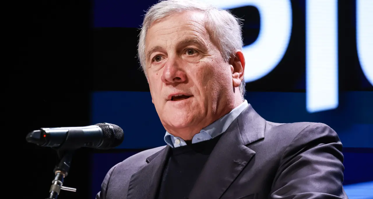 Tajani, “triplete” dell’imbarazzo: al Board of Peace si ritrova schiacciato tra Vaticano, popolari europei e i Berlusconi\n