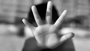 Napoli, operatore sociosanitario abusa di una minore ricoverata: arrestato\n