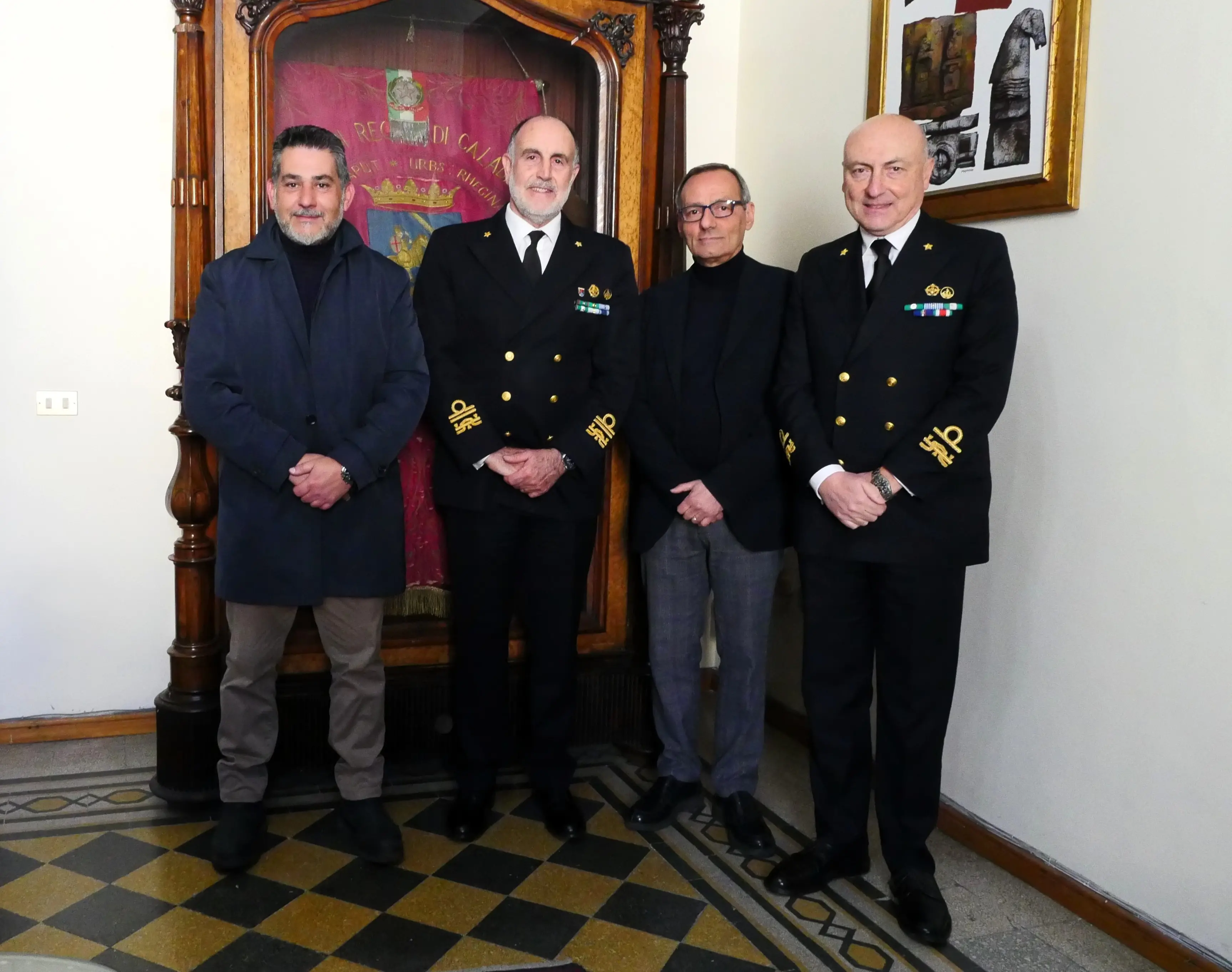 Reggio, a\u00A0palazzo San Giorgio il sindaco Battaglia incontra ai vertici della Guardia Costiera\n