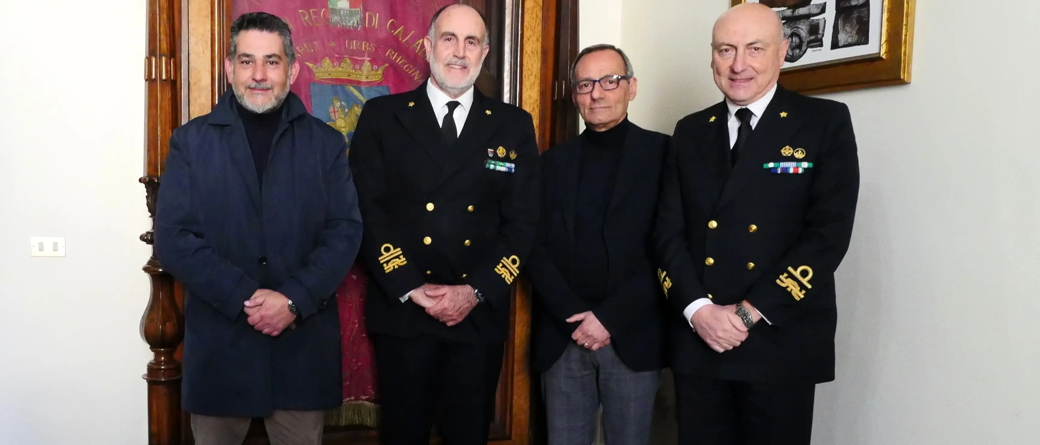 Reggio, a\u00A0palazzo San Giorgio il sindaco Battaglia incontra ai vertici della Guardia Costiera\n