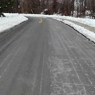 Soccorsa da personale dell'Anas una famiglia bloccata in auto dalla neve nel Reggino\n